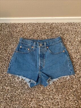 ✨Levi’s 501 Shorts✨